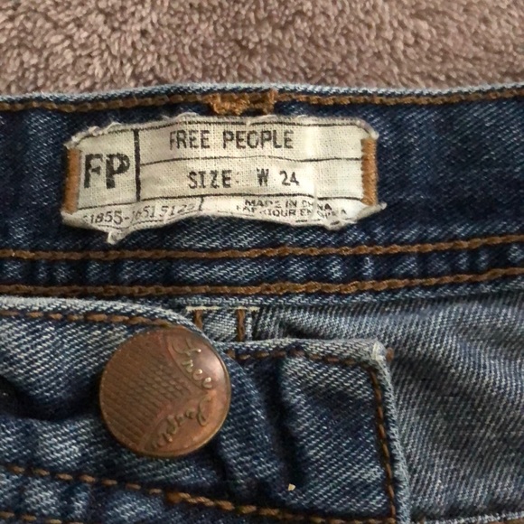 Free People Distressed Jean shorts, size 24 - Picture 2 of 3